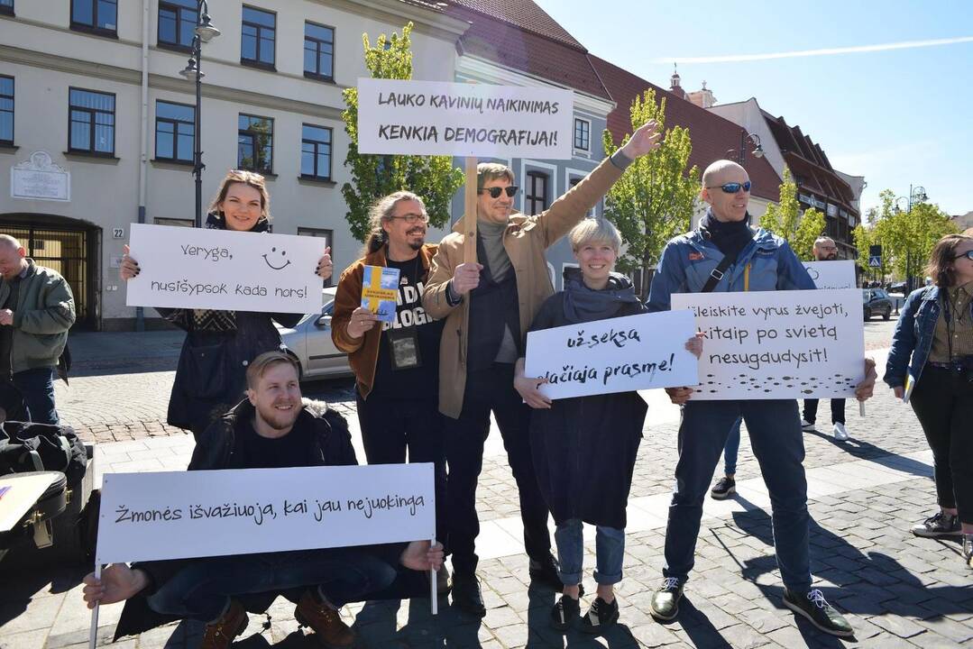 Menininkų mitingas prieš dvasinį terorizmą
