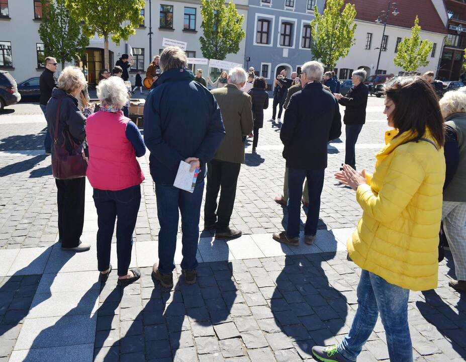 Menininkų mitingas prieš dvasinį terorizmą