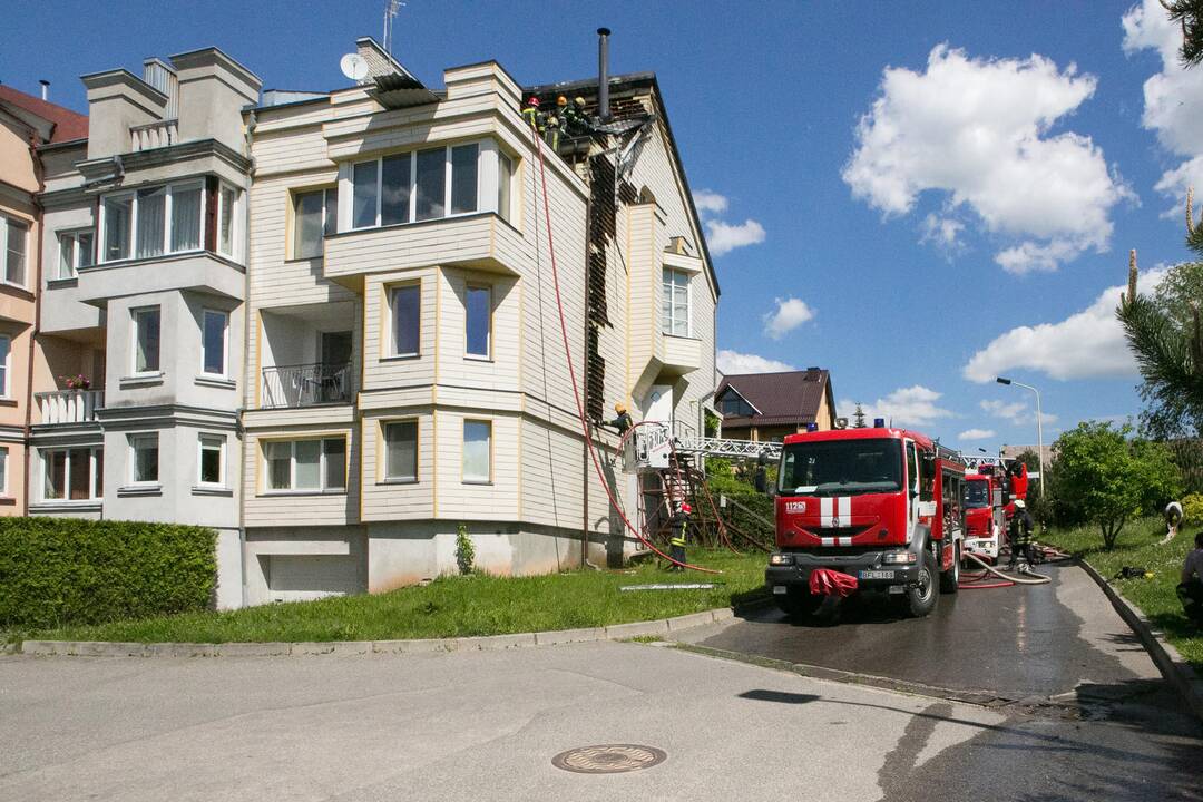 Gaisras Žeimenos gatvėje 