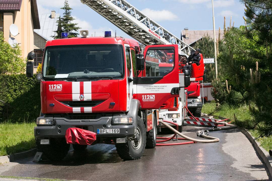 Gaisras Žeimenos gatvėje 