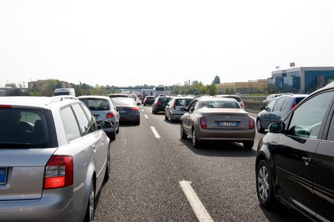 Prie įvažiavimo į Palangą automobilių spūstys