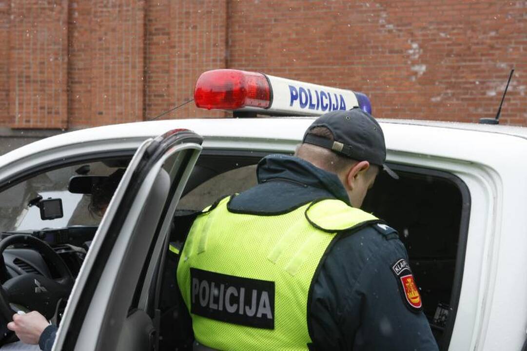 Girtas devyniolikmetis policijai bruko kyšį