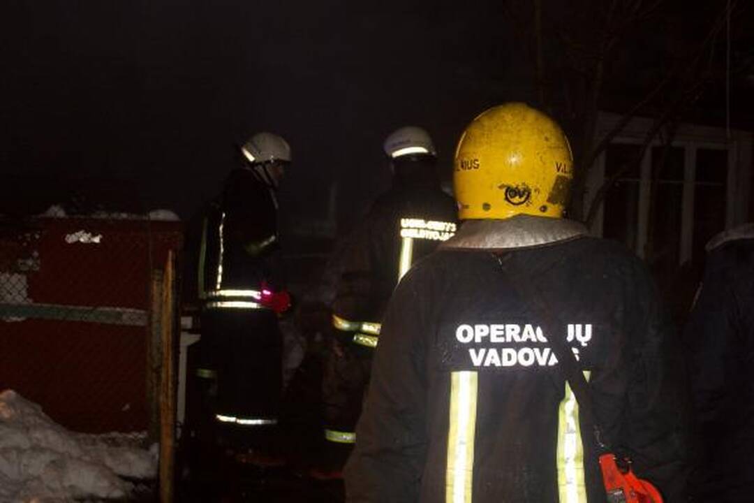 Kilus gaisrui gyvenamajame name sproginėjo dujų ir deguonies balionai (papildyta)