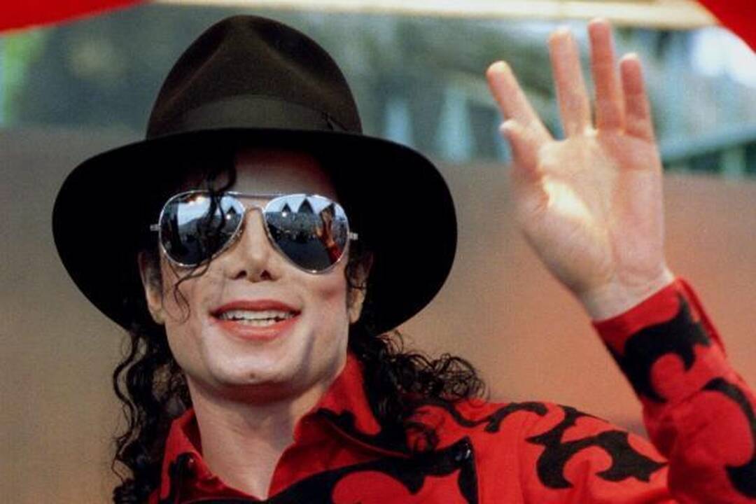 Michaelas Jacksonas buvo "chemiškai kastruotas"?