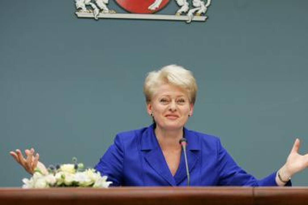D.Grybauskaitė palaimino PVM didinimą ir algų mažinimą