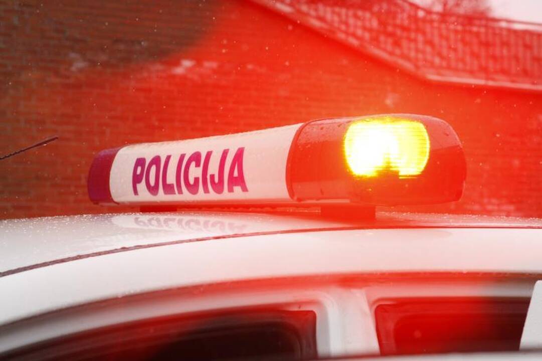 Didžiojoje Riešėje sumušus vyriškį iš jo pagrobtas automobilis