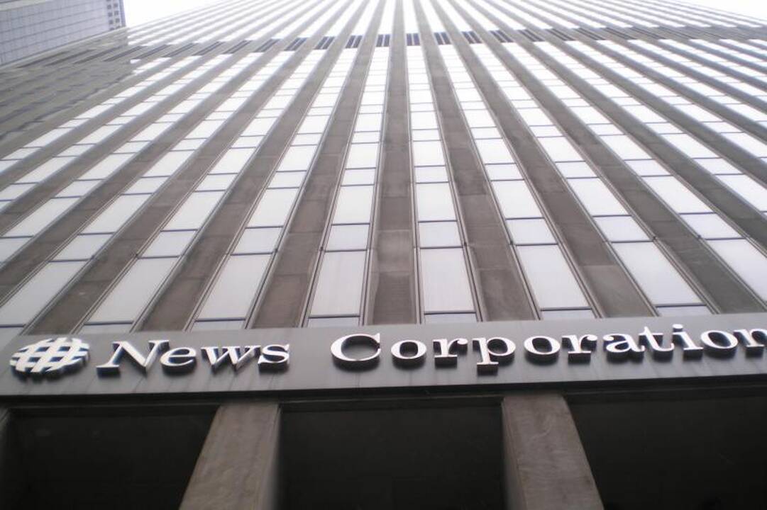 JAV senatorius ragina pradėti tyrimą "News Corp." vykdyto šnipinėjimo