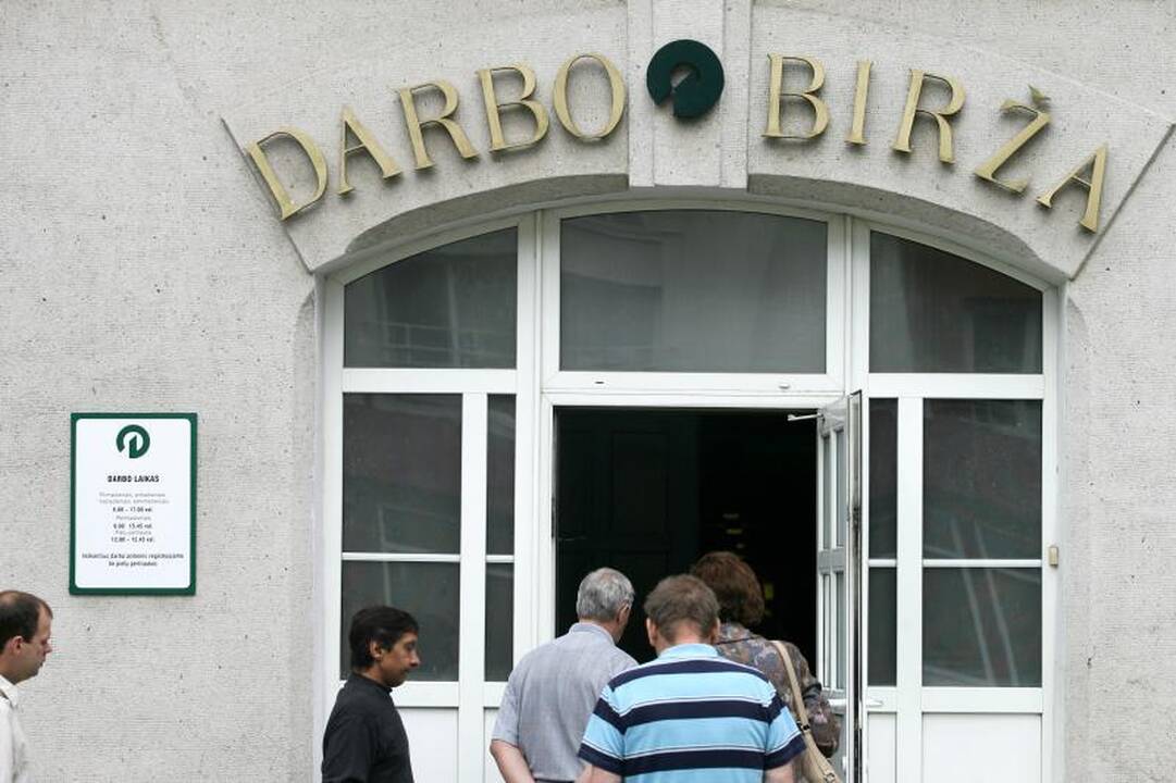 Buvęs Darbo biržos vadovas gali grįžti į postą      