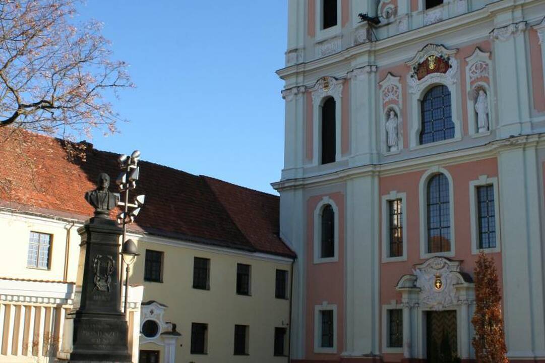 Vyninės savininkai suniokojo istorinį paveldą
