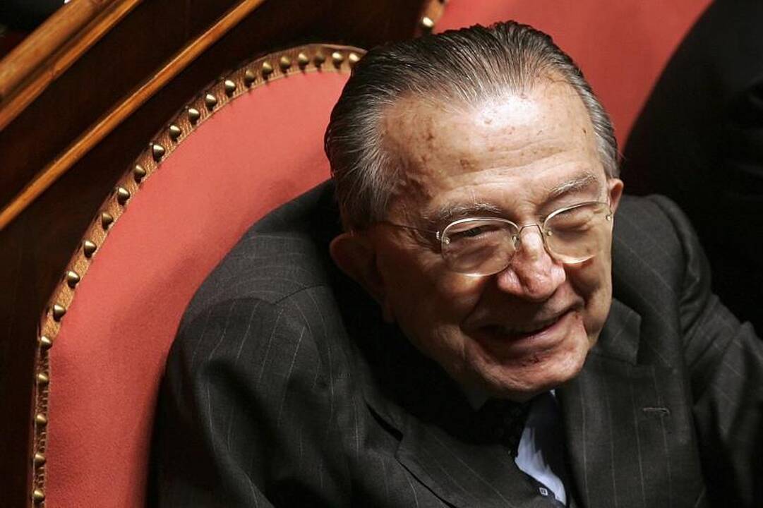 Mirė buvęs Italijos premjeras G. Andreotti 