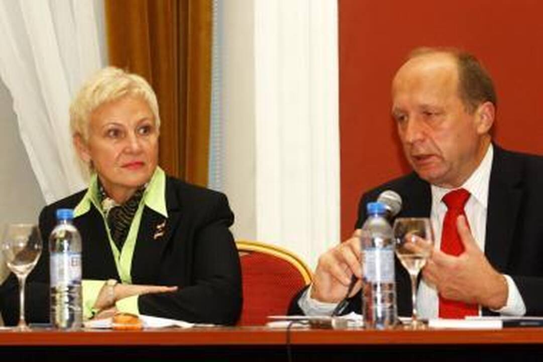 Koalicija tebevadina blefu opozicijos planus imti valdžią