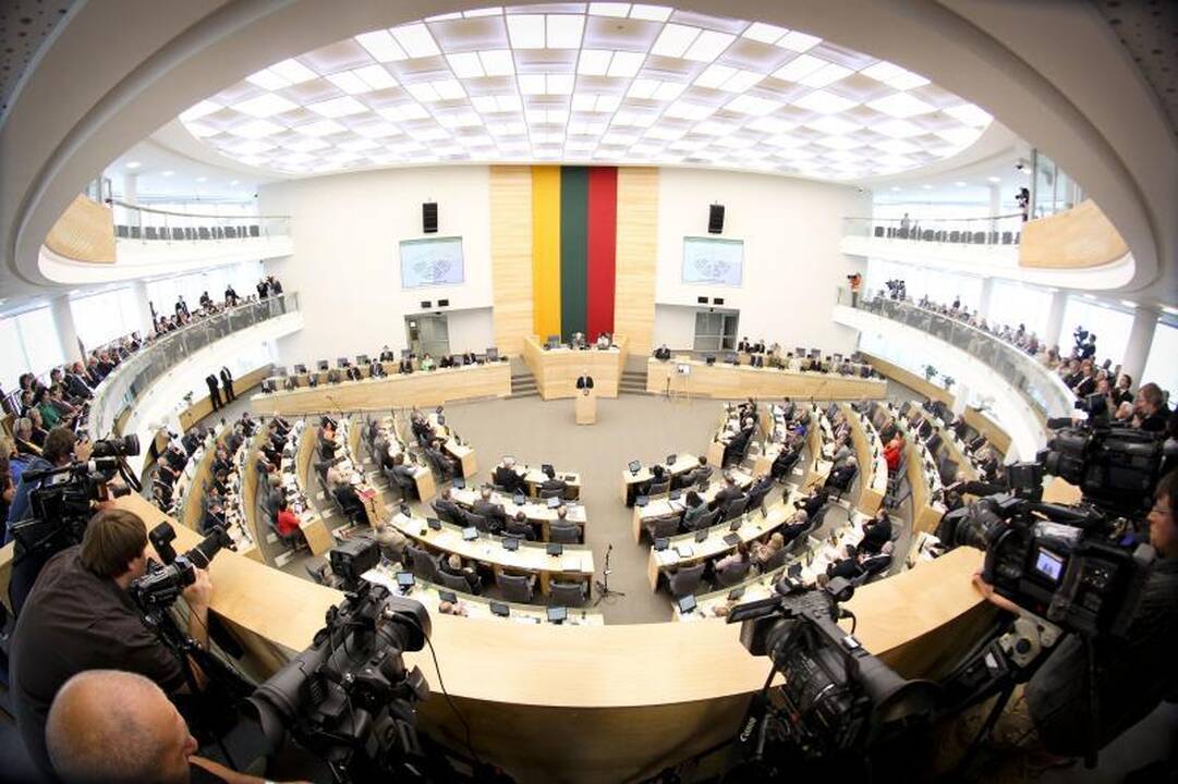 Padarius pertrauką dėl VAE, trečiadienį – neeilinis Seimo posėdis
