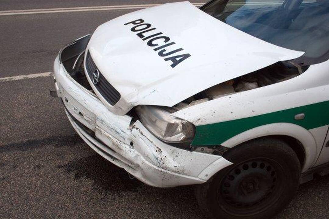 Per avariją sostinėje apgadintas policijos automobilis