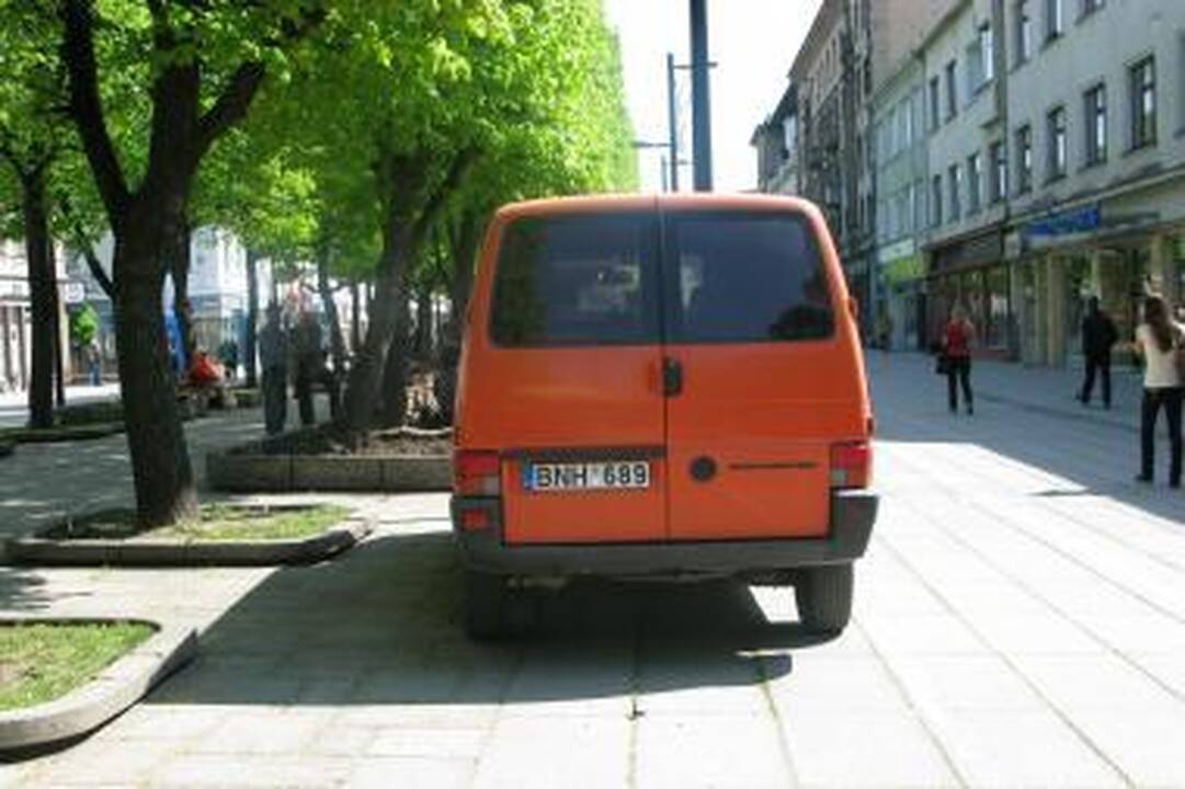Automobiliai po Laisvės alėją nevažinėja. Ar tikrai?