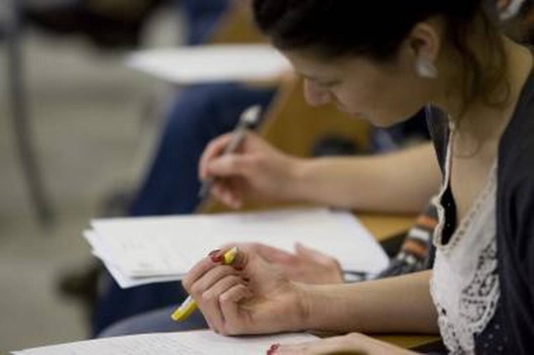 Nacionaliniam diktantui pateiktas lengvas tekstas?