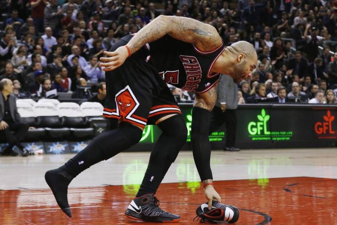 „Raptors“ paskutinėmis sekundėmis nusileido „Bulls“