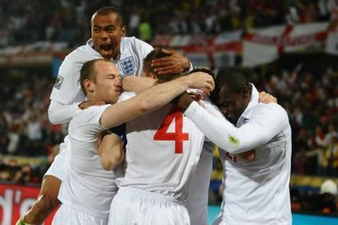 G.Neville‘as: S.Gerrardas ir W.Rooney neišnaudojami