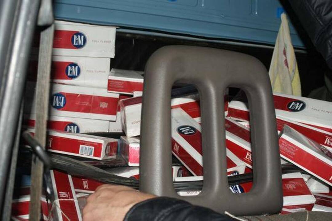 Klaipėdietis į Norvegiją vežė ir baldus, ir cigaretes 