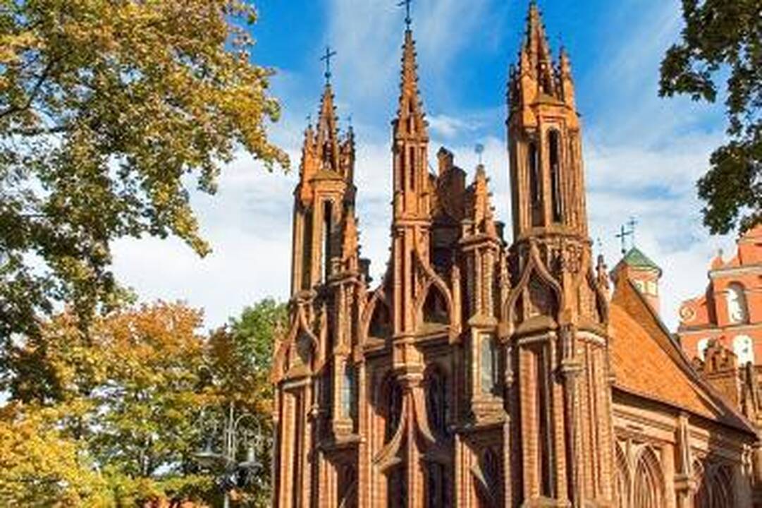 Sutvarkytas Šv.Onos bažnyčios stogas