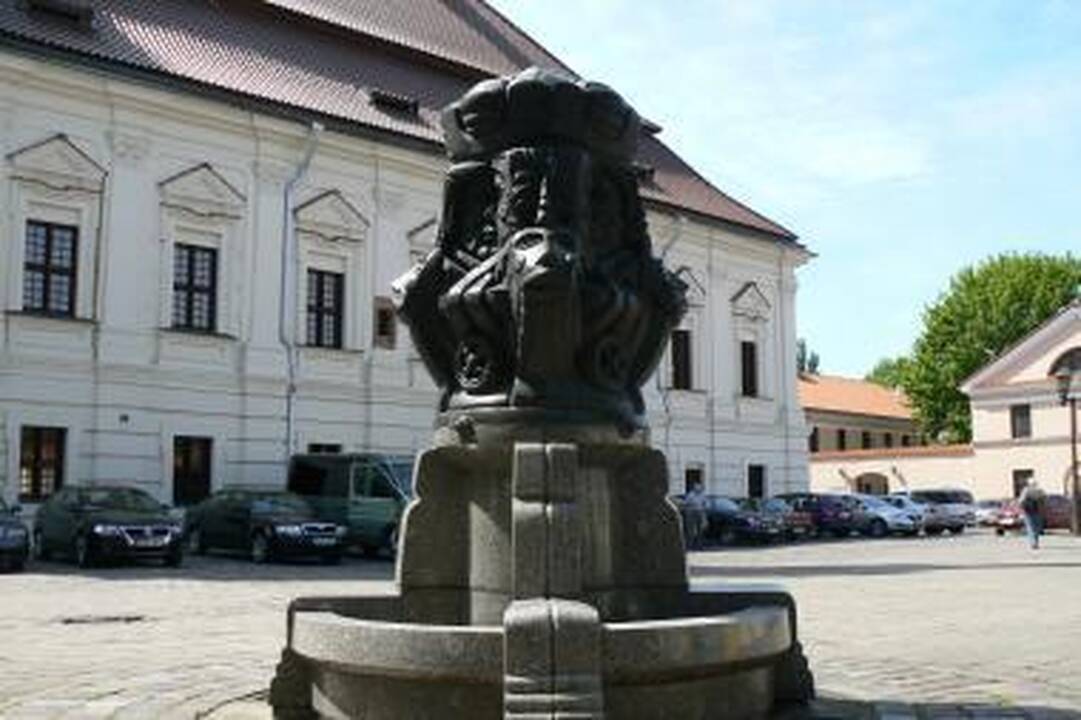 Rotušės aikštėje atnaujintas fontanas