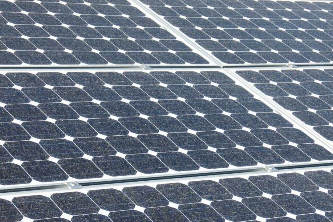 Saulės elementų efektyvumo sumažėjimas užduoda daugiau klausimų