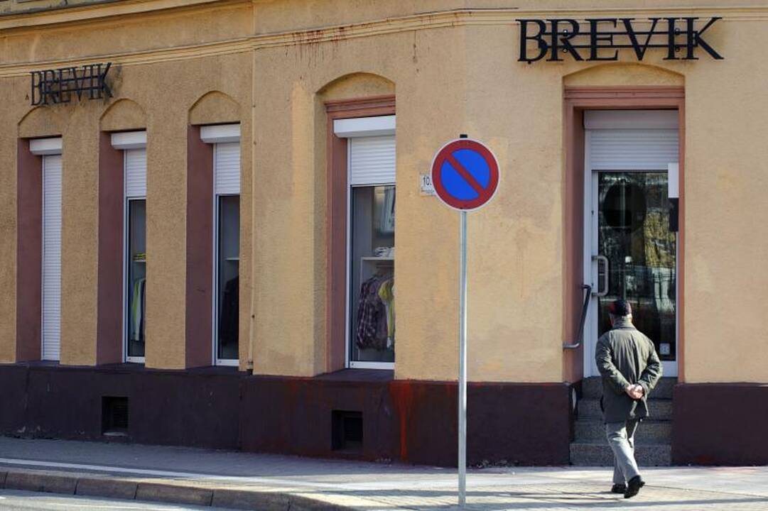 Ūkininkų pastatą sugriovęs viesulas nepasigailėjo ir gandralizdžio 