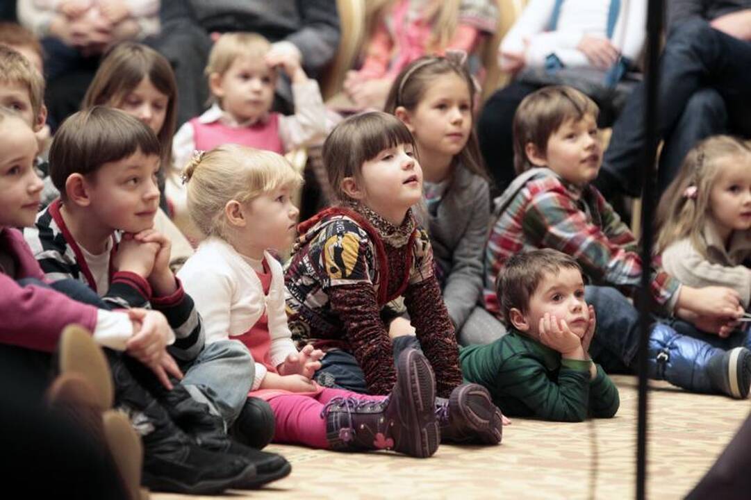 Prezidentūroje „Pasakų traukinys“ kvietė skaityti ir mylėti knygą