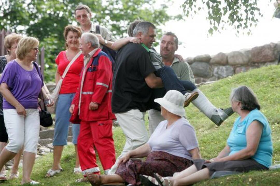 Dainų šventėje - pirmosios aukos: lenkų turistei lūžo koja (papildyta)