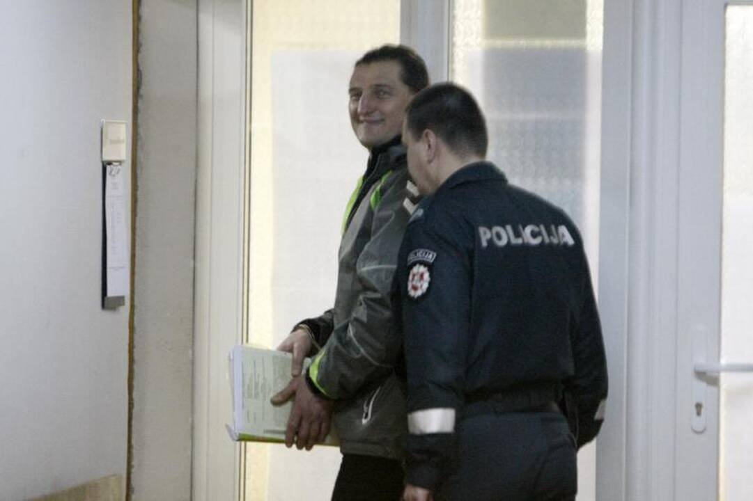 Henrikas Daktaras paprašė leidimo susitikti su kunigu