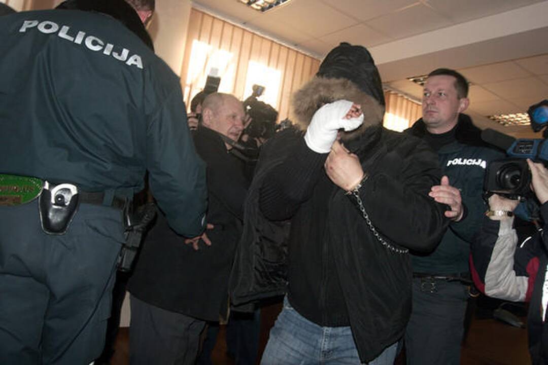 Girtas avariją sukėlęs policininkas suimtas 15 parų (papildyta)