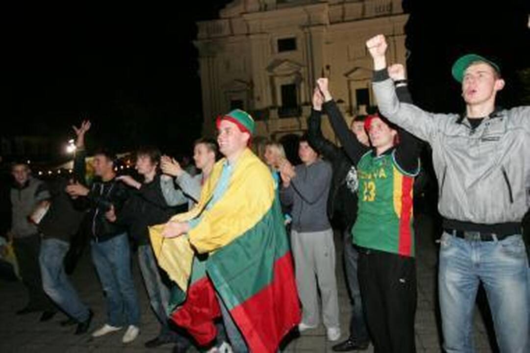 Rotušės aikštėje - krepšinio fiesta (papildyta)
