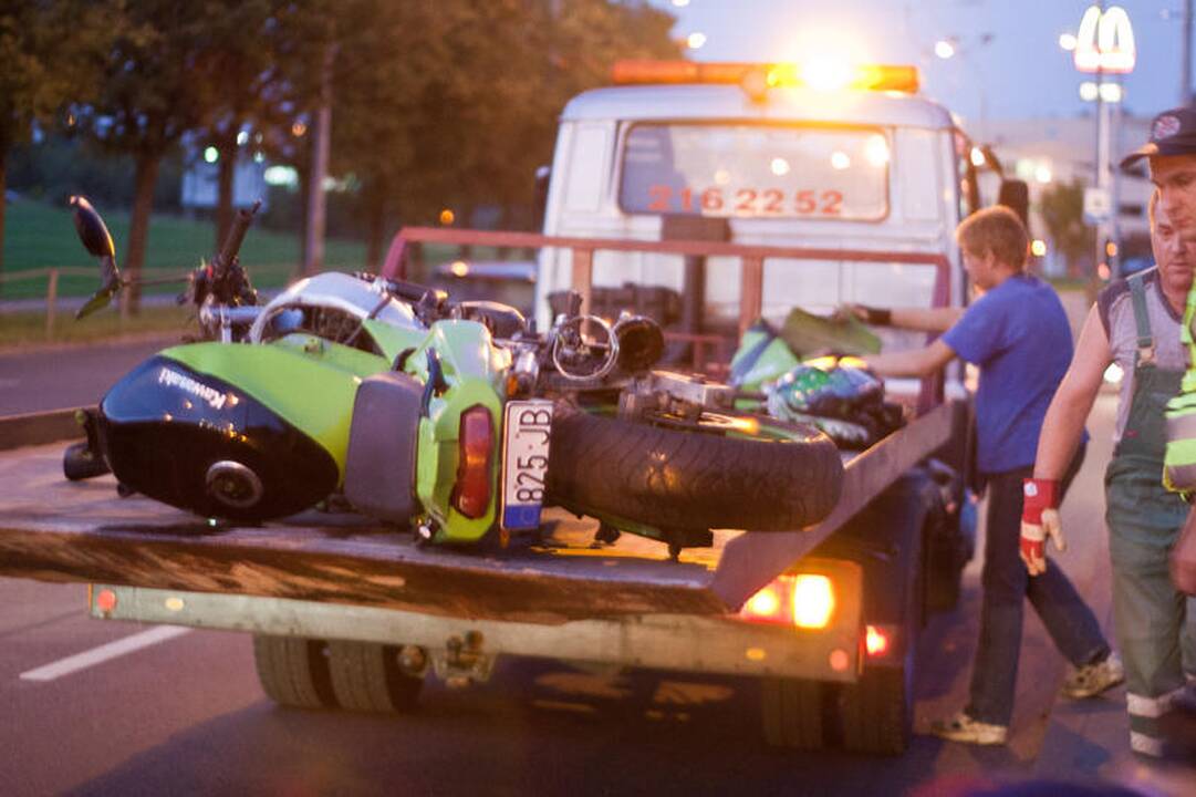 Vilniuje parblokštas kolonoje važiavęs motociklininkas