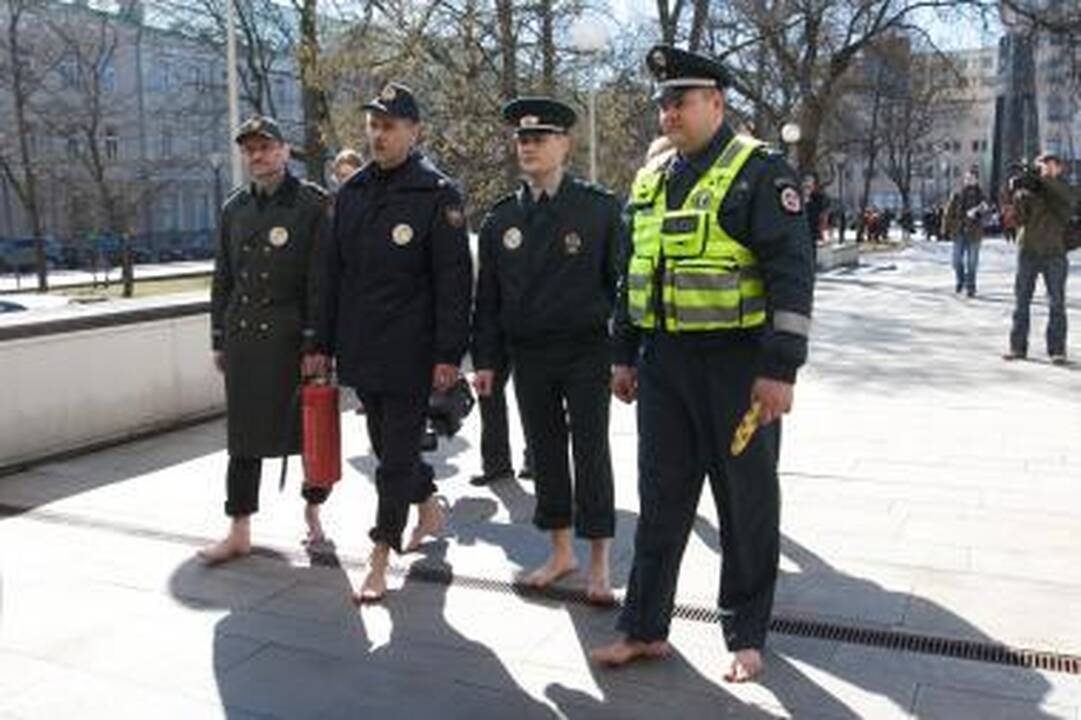 Protestuojantys basi pareigūnai - tik pradžia (papildyta 13.24 val.)