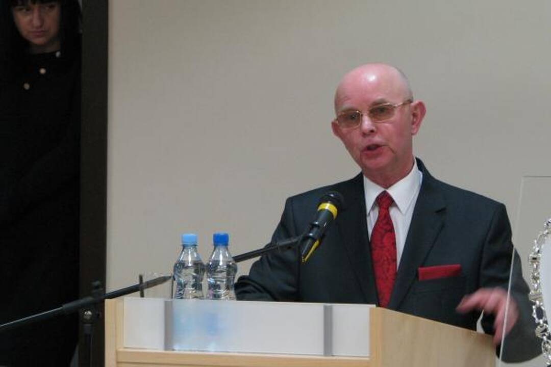 Neringos meras – A.Vinkus, bet ne iškart