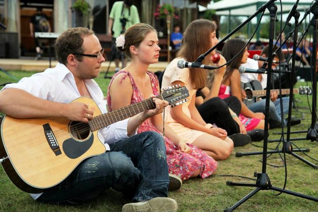 Klaipėdietės dainininkės: po stovyklos ir tyloje girdime muziką