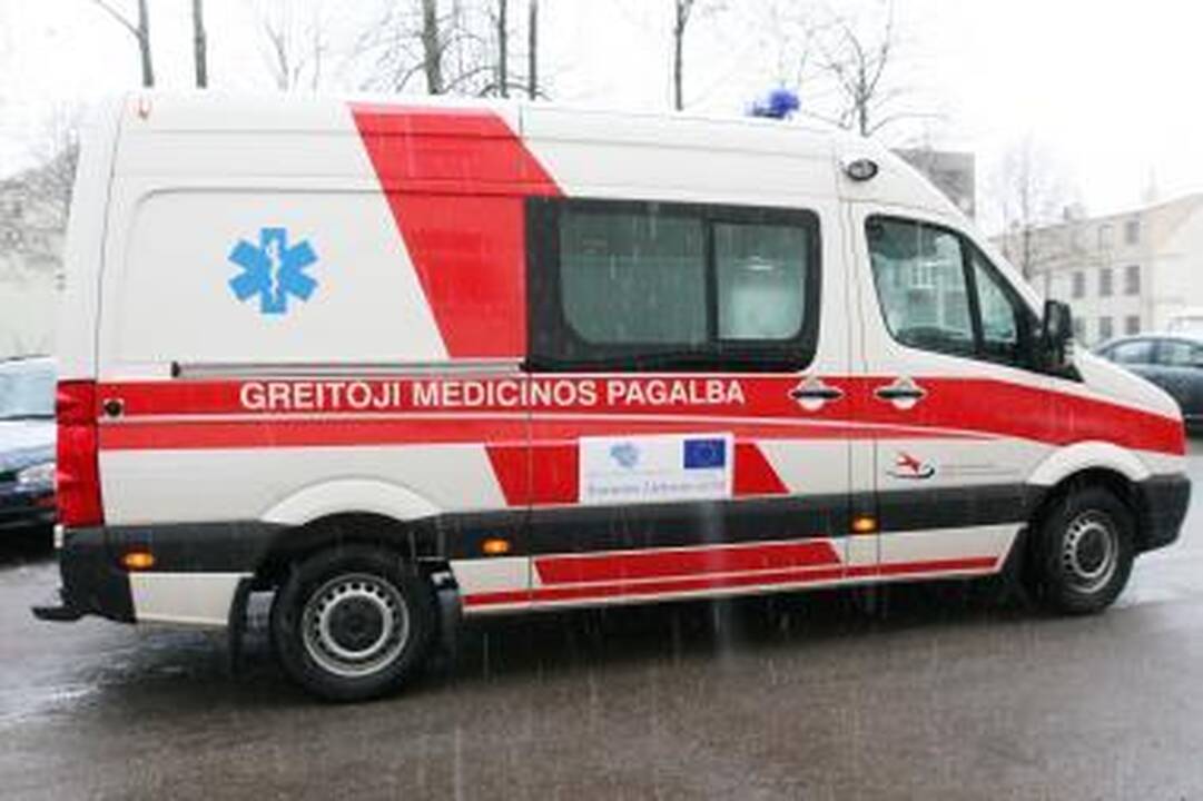 Raseiniuose užsimušė nuo paminklo nukritęs jaunuolis