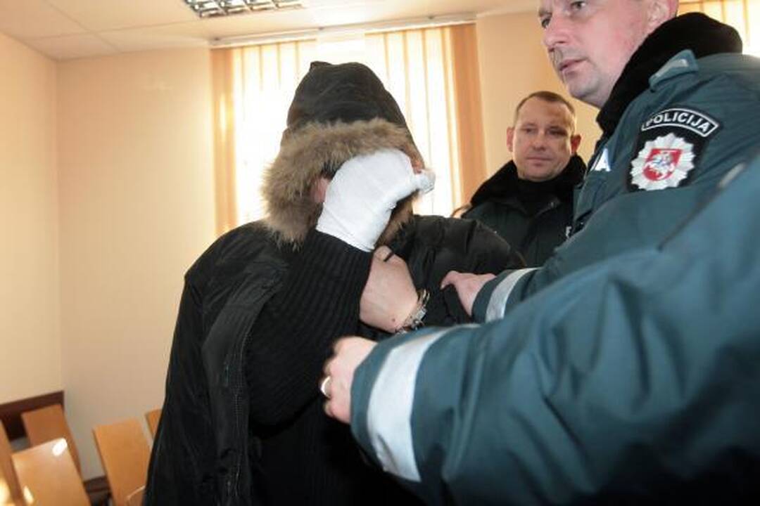 Girtas avariją sukėlęs policininkas suimtas 15 parų (papildyta)