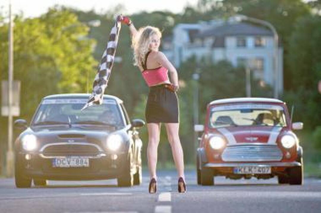 Mažas automobilis su nuotaika
