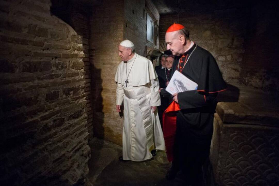 Popiežius aplankė Šv.Petro kapą Vatikano požemiuose
