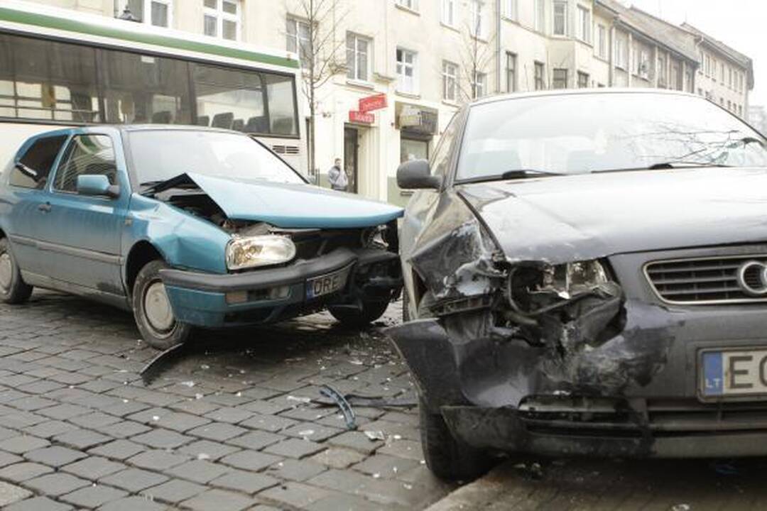 Klaipėdos senamiestyje – automobilių avarija