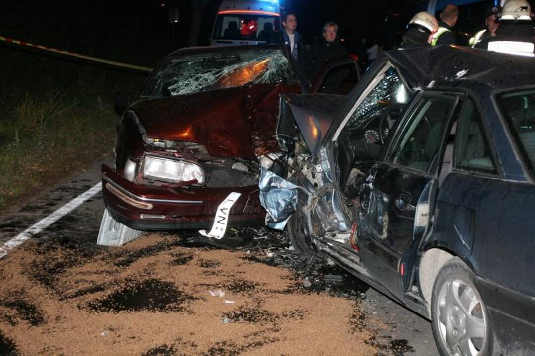 Vilniuje – kraupi automobilių kaktomuša, nukentėjo trys žmonės