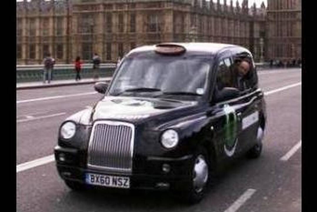 Į Londono gatves išriedėjo pirmasis vandenilinis taksi automobilis