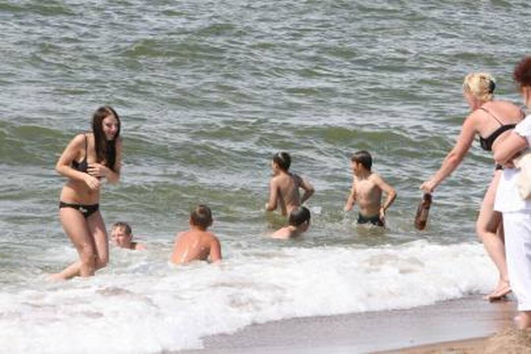 Nudistai veržiasi prie molo