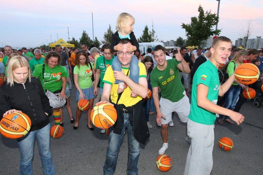 Kaunas gaudė nuo kamuolių bumbsėjimo     