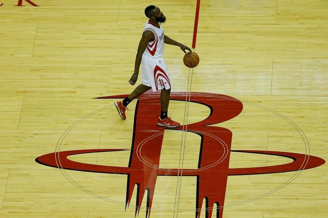 Trijų lietuvių akistatoje NBA arenoje taškus pelnė tik J. Valančiūnas