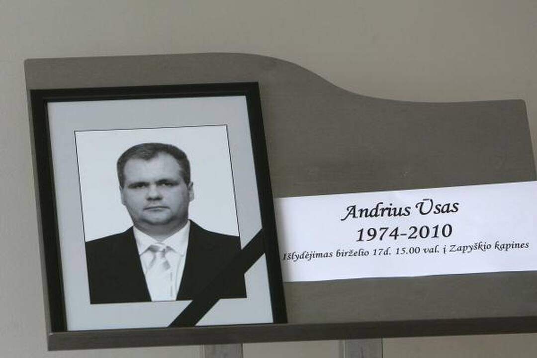 Į A.Ūso šermenis atvyko ir D.Kedžio šalininkai 