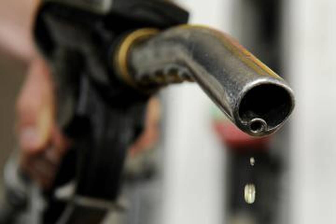 Vasarą benzinas gali kainuoti net 5 litus