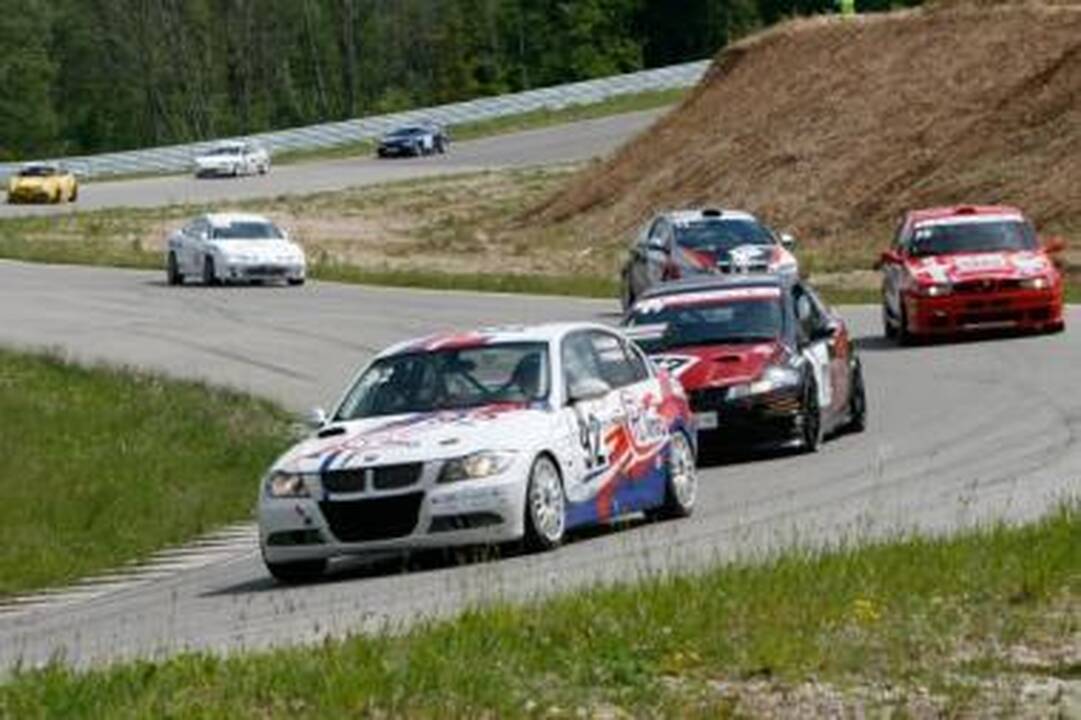 Baigėsi pavasarinis ralio-sprinto ir slalomo turnyras