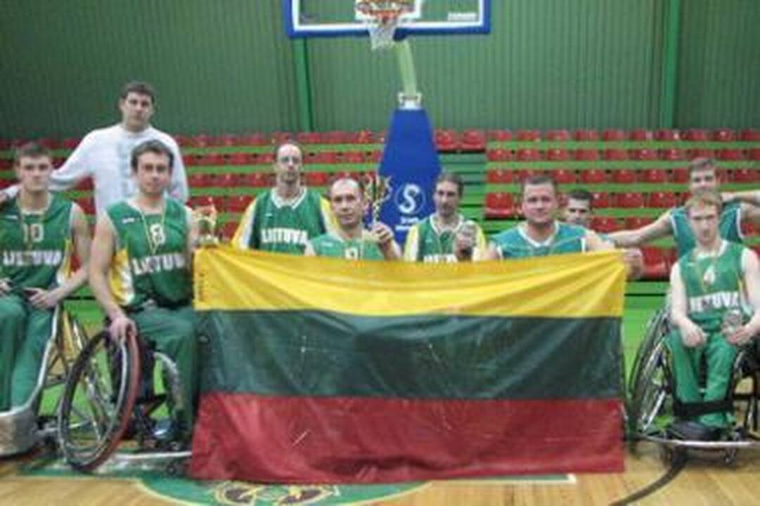Neįgaliųjų rinktinė krepšinio turnyre užėmė antrąją vietą