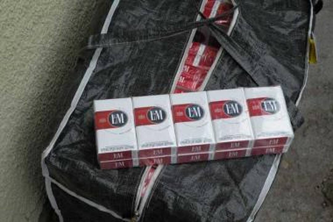 Krepšiuose – kontrabandinės cigaretės 